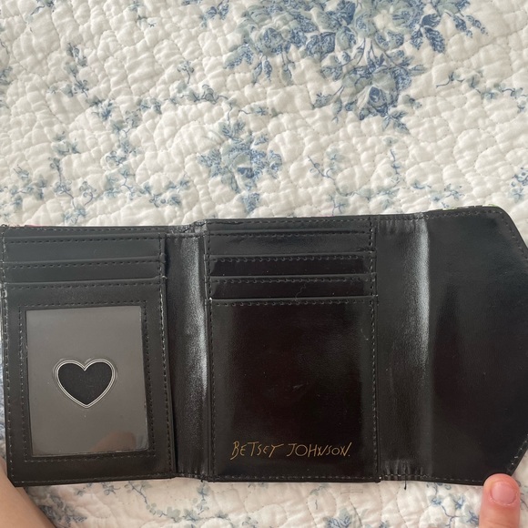 BETSY JOHNSON FLORAL FLOWER WALLET - Picture 3 of 4
